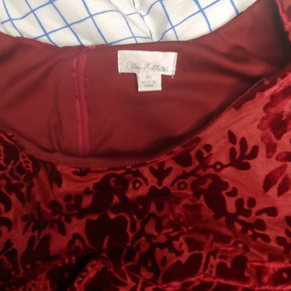 Red Dress - Picture 3 of 3